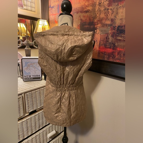 Laundry Light weight vest (Valentine’s Day Special) 💘❤️ - Picture 4 of 5